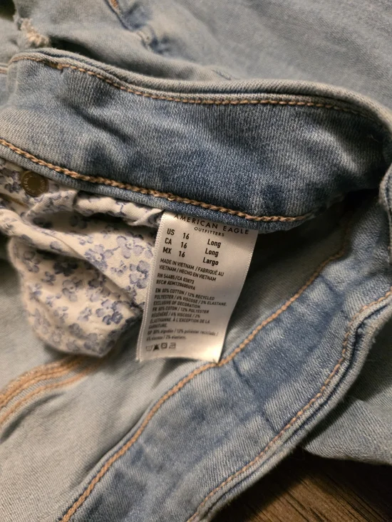 American Eagle Outfitters Light Blue Distressed Flare Jeans - Picture 6 of 6